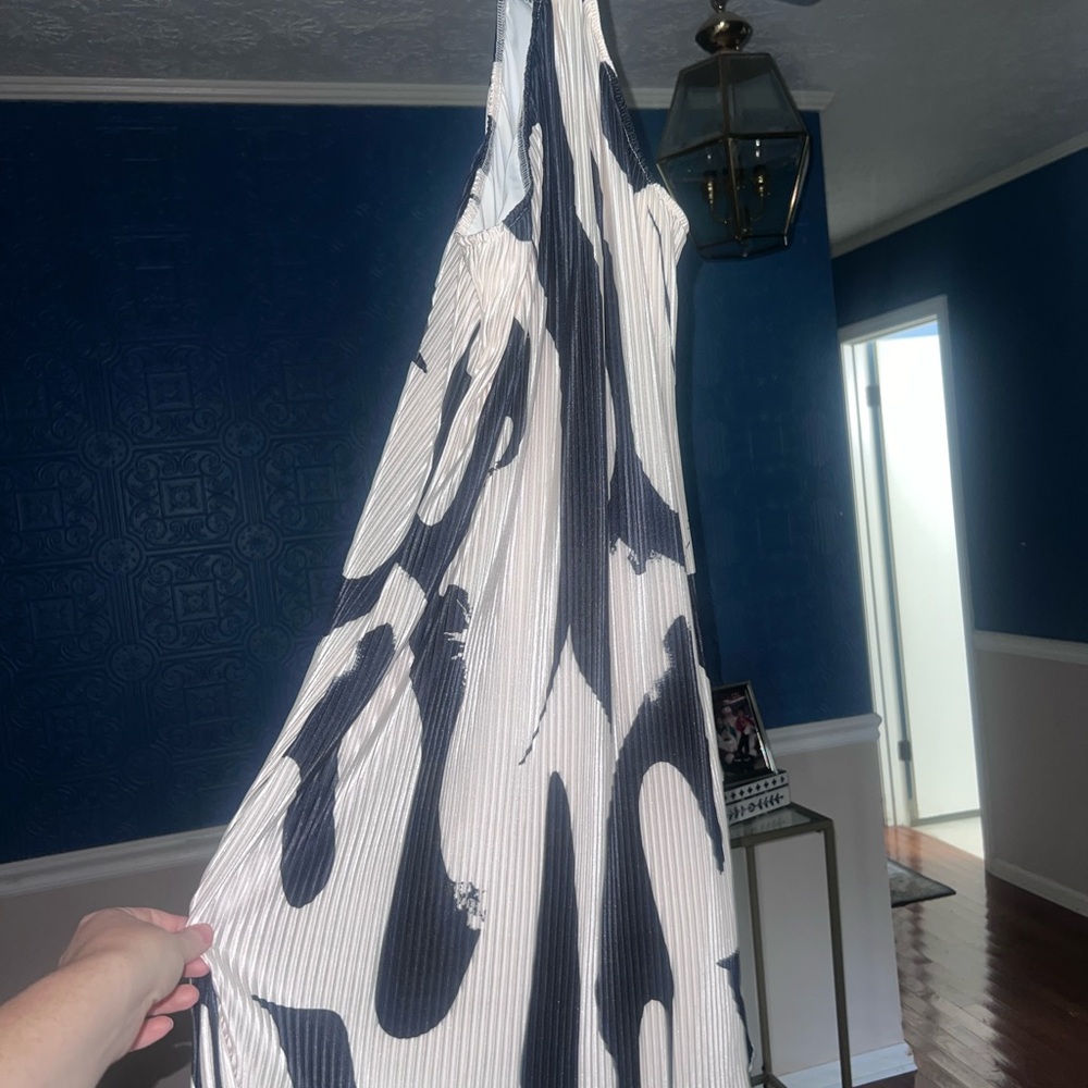 Black and White Abstract Print Dress